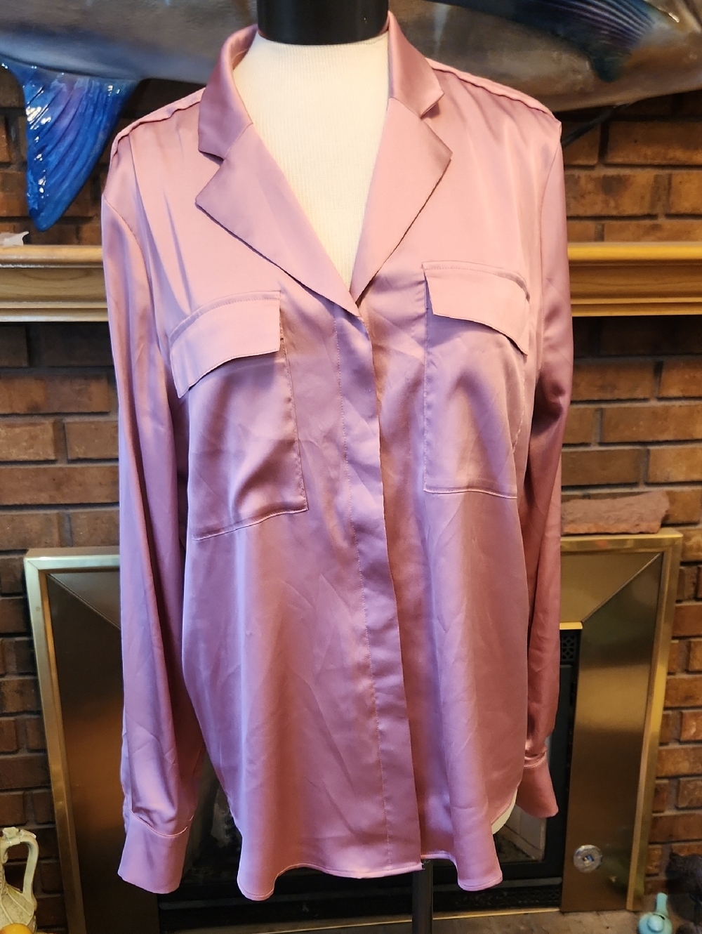 White House Black Market Mauve Satin Button-Down Blouse Size Large Drapes Slinky